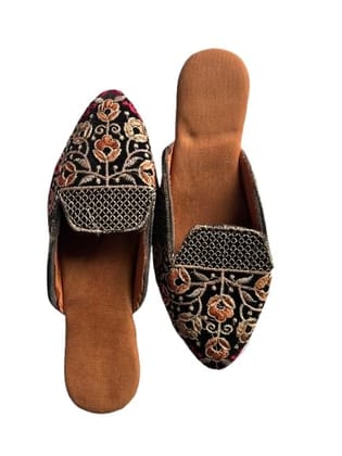 Jaipuri Chappal with Black and Orange Flower Pattern, Traditional Embroidered Slippers Jaipuri Chappal with Black and Orange Flower Pattern, Traditional Embroidered Slippers