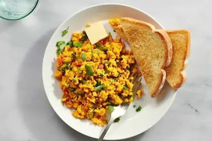 Egg Bhurji With Bread [3 Eggs]