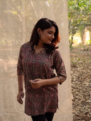 Short hand crafted Kurta-M