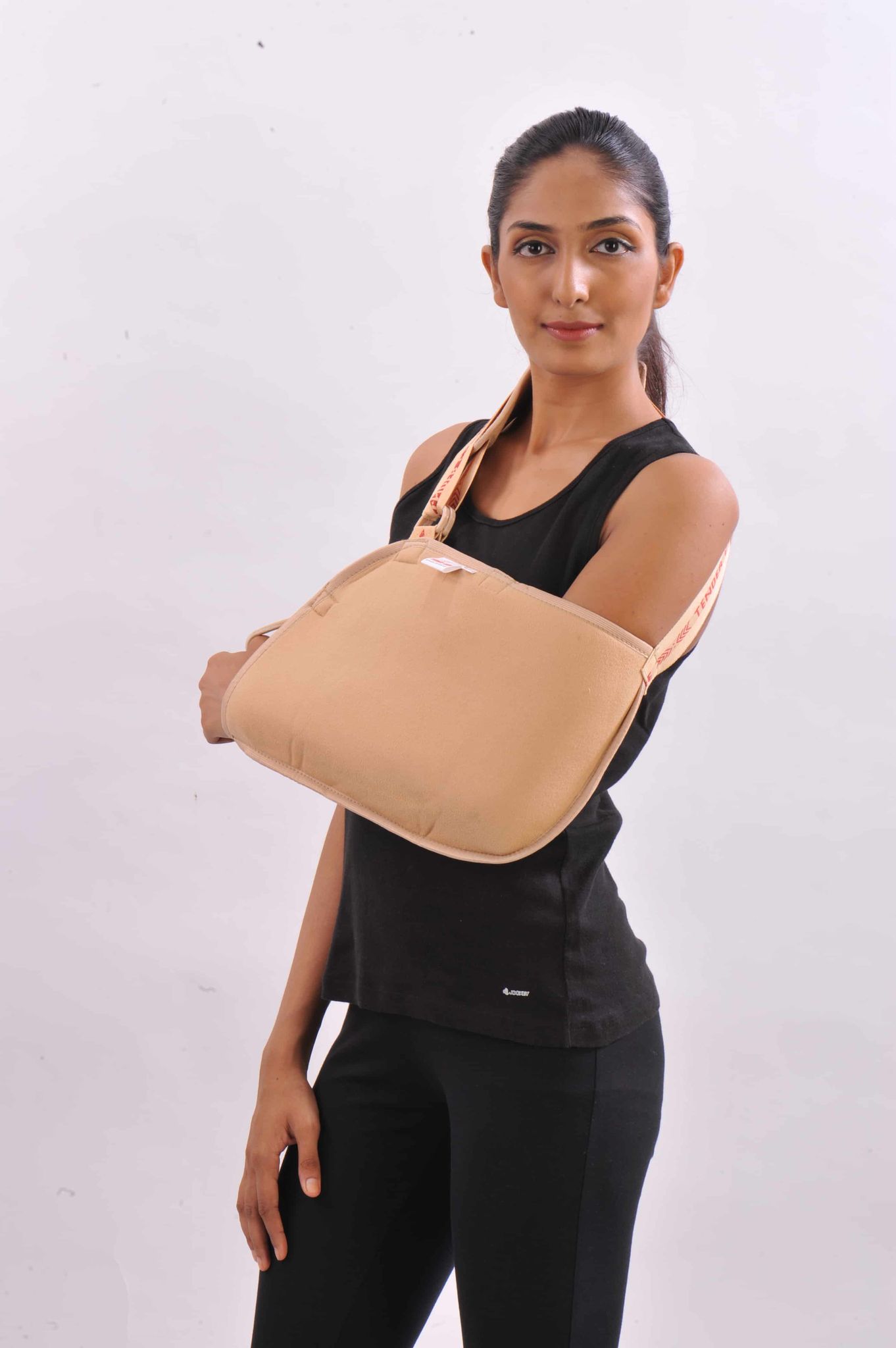 POUCH ARM SLING (DELUX)   FA 7  Size  S