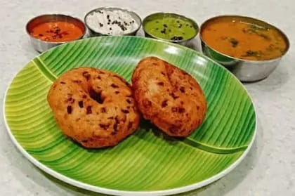 2 Onion Medu Vada