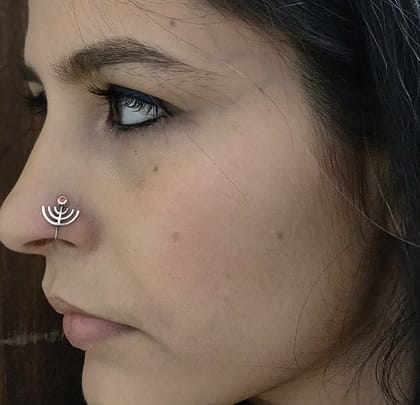 Comet nose pin-pierced (wire)