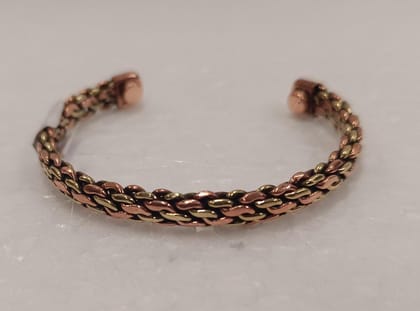 Indian Art Villa Copper Spiral Chain Design Bracelet – Handcrafted Unisex Wellness Jewelry with Elegant Twisted Look