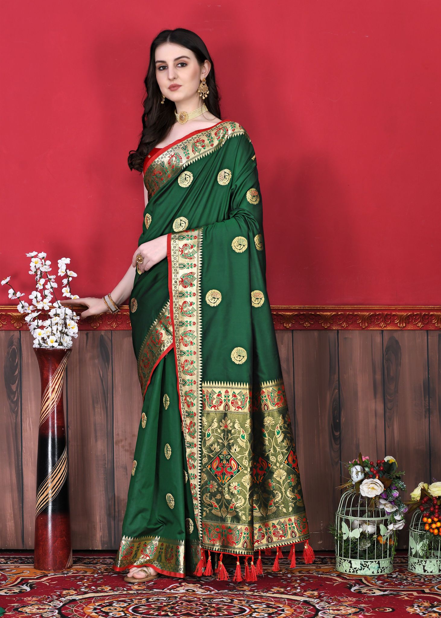 Yavira silk Women's Green Handwoven Silk Blend Saree