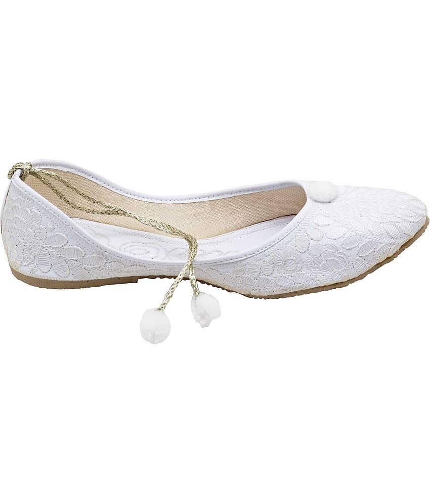 Apratim - White Women's Juttis