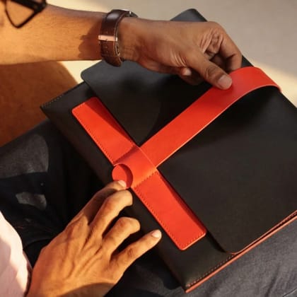 Sleek Station - 41 cm x 29 cm - Exclusive Black Dual Edition