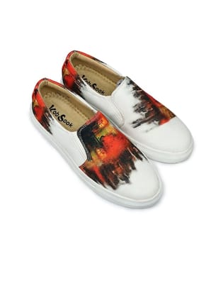 Women Printed Lightweight Canvas Slip-On Sneakers