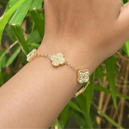 STUDDED CLOVER BRACELET - 18K GOLD-PLATED
