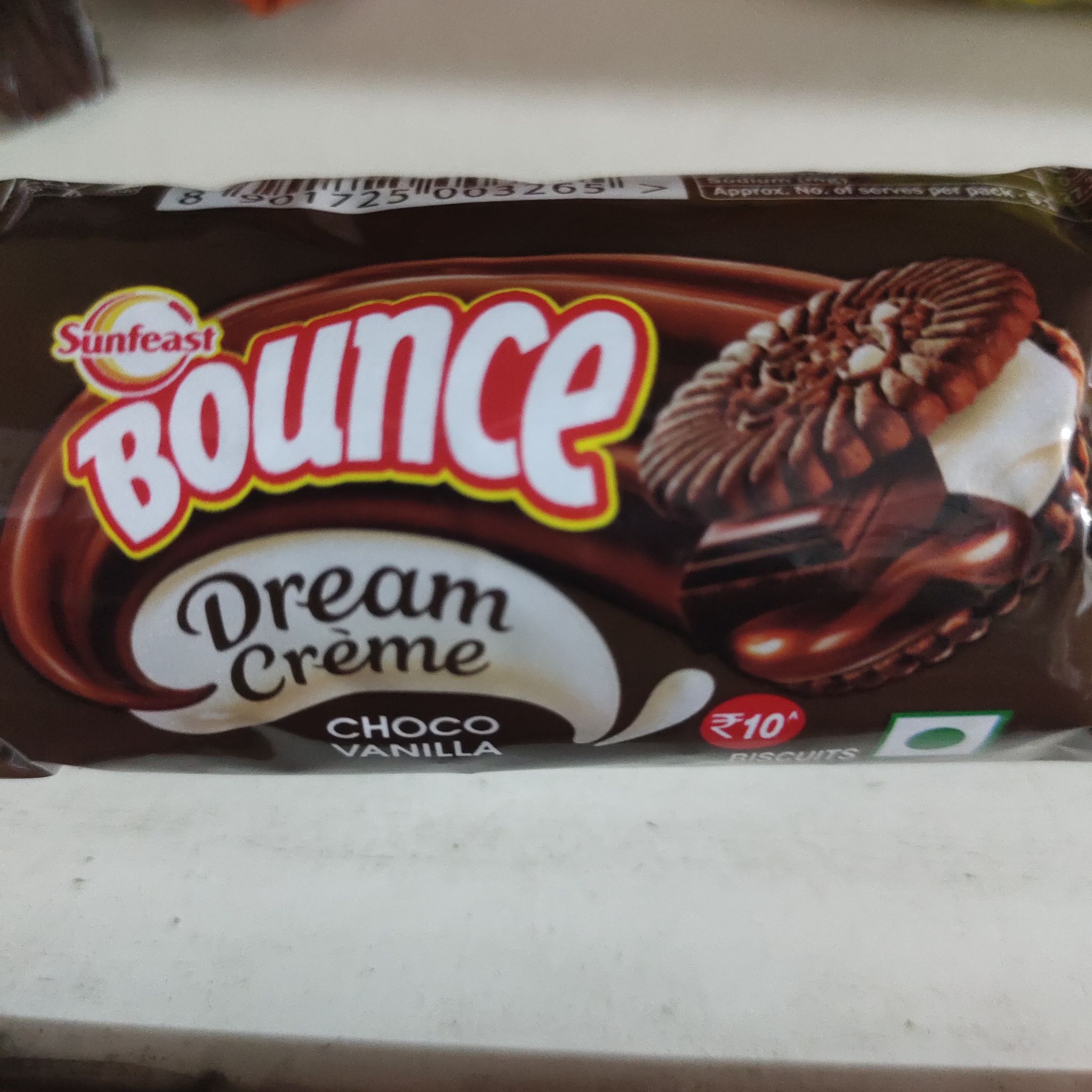 Sunfeast Bounce Dream Cream Biscuits - choco Vanilla