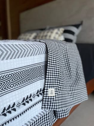 KRI India Black or White Reversible King Bedcover cum Dohar | Black and White | 108x108 inches | Wash & Care | 100% Cotton | Handcrafted in India. 100% organic & natural. KRI India Black or White Reversible King Bedcover cum Dohar | Black and White | 108x108 inches | Wash & Care | 100% Cotton | Handcrafted in India. 100% organic & natural.