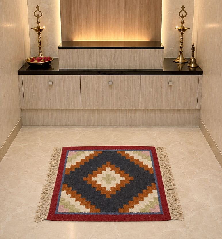 Handcrafted Cotton Woolen Panja Dari Aasan 2*2 Feet