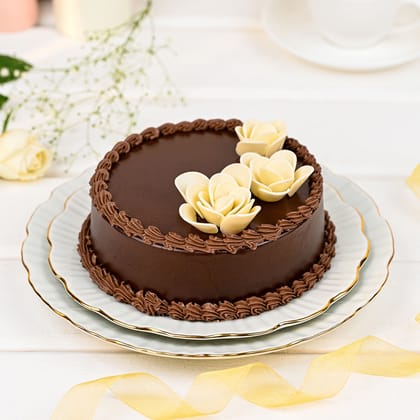Flowery Chocolate Cream Cake Half Kg Flowery Chocolate Cream Cake Half Kg