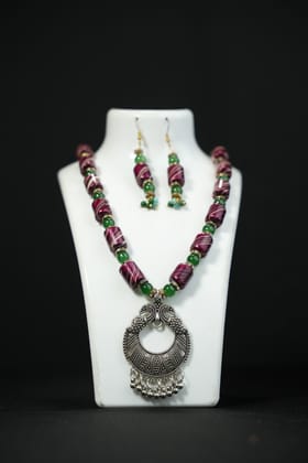 Ormas Lacquer Necklace