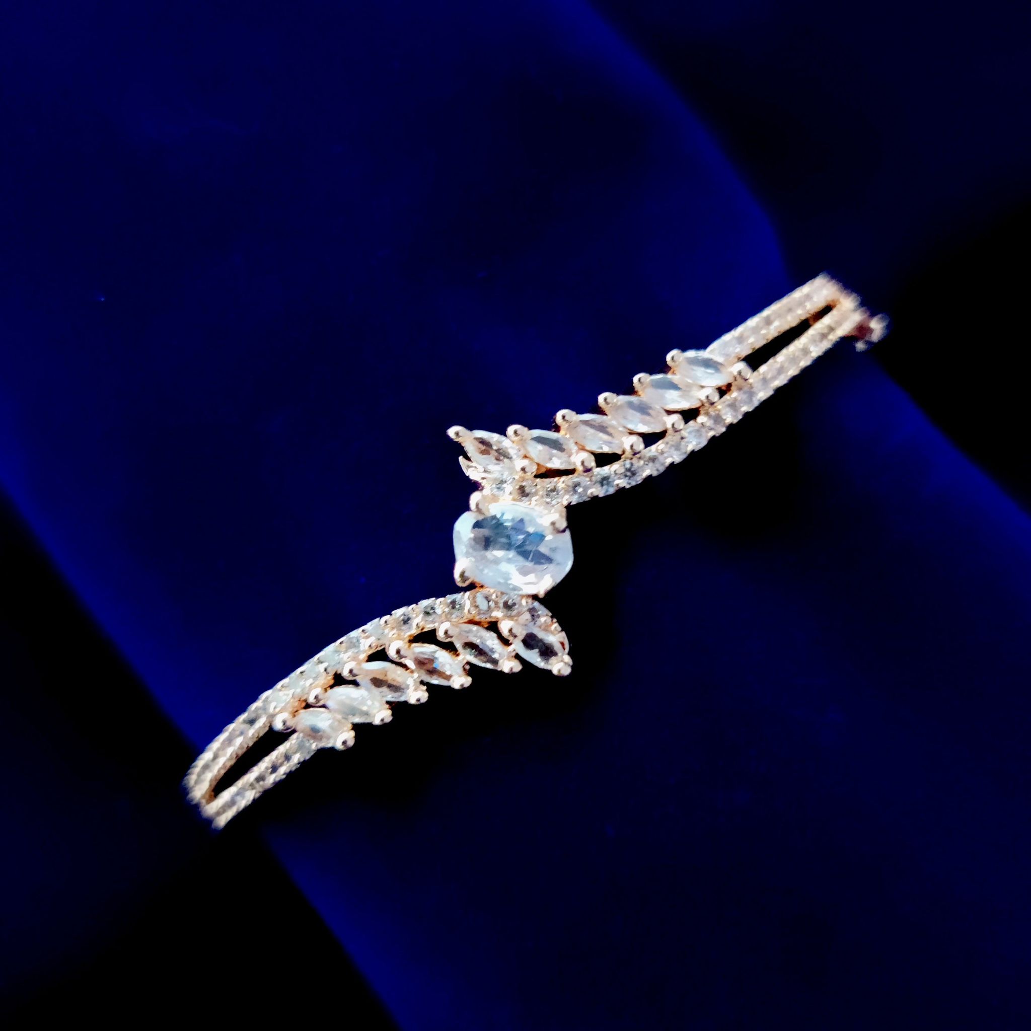 Enchanting White Rose Gold Bracelet-White / Rose Gold