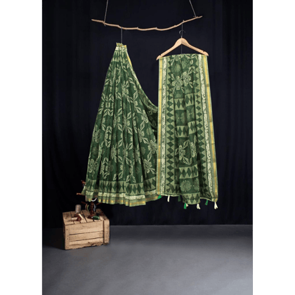 TheHangr Women's Green Jaipuri Cotton Saree With Blouse Piece TheHangr Women's Green Jaipuri Cotton Saree With Blouse Piece