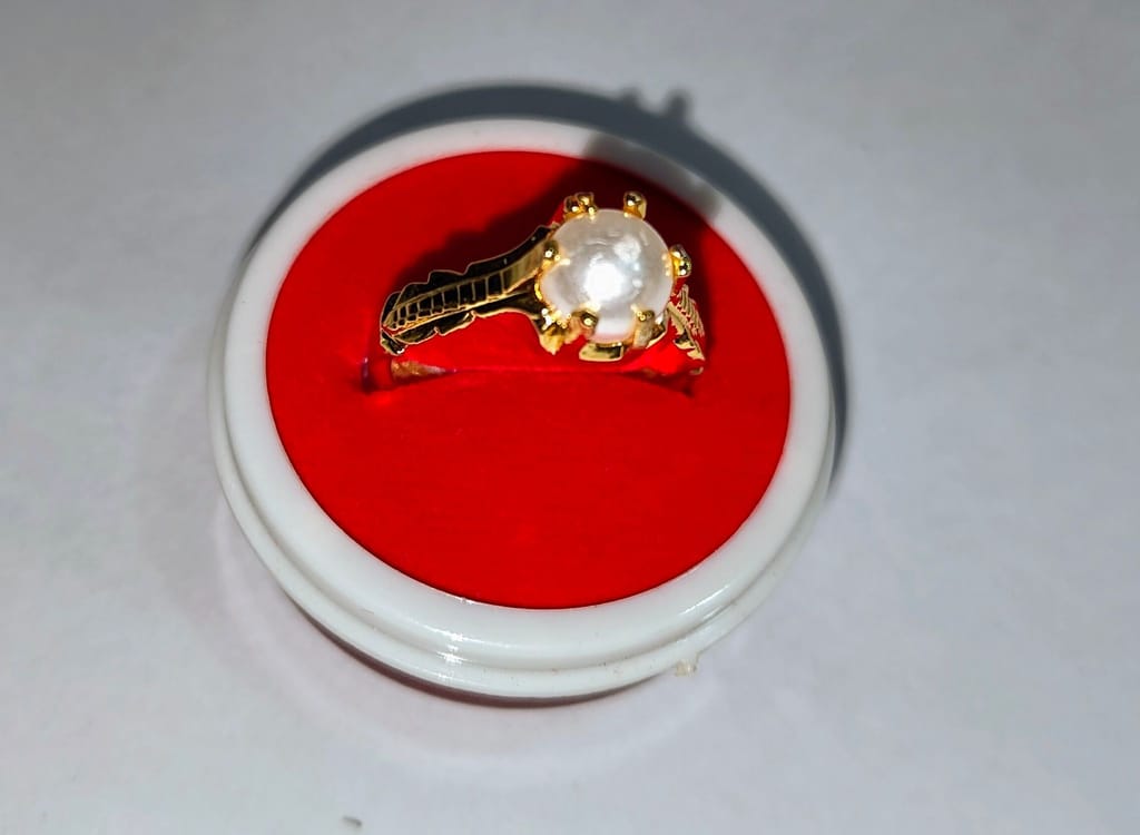 "Stunning Pearl and Gold Ring for Women"