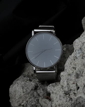 Black Analog Round Dial With Metal Mesh Strap-Watches
