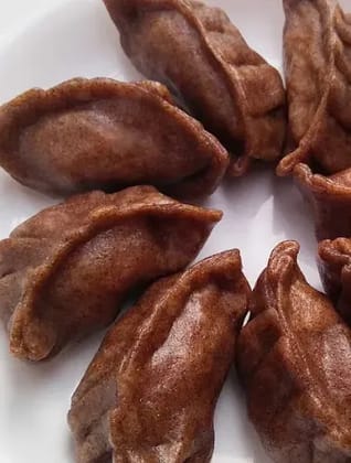 Chicken Steamed Ragi Momos [8 Pieces]