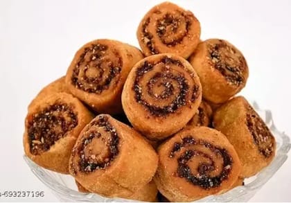 kaasni's Mini Bhakarwadi Snacks 950g (Crunchy, Light and Flavourful)|Indian Namkeen| Traditional Style Bhakarwadi Gujrati Mini Bhakarwadi