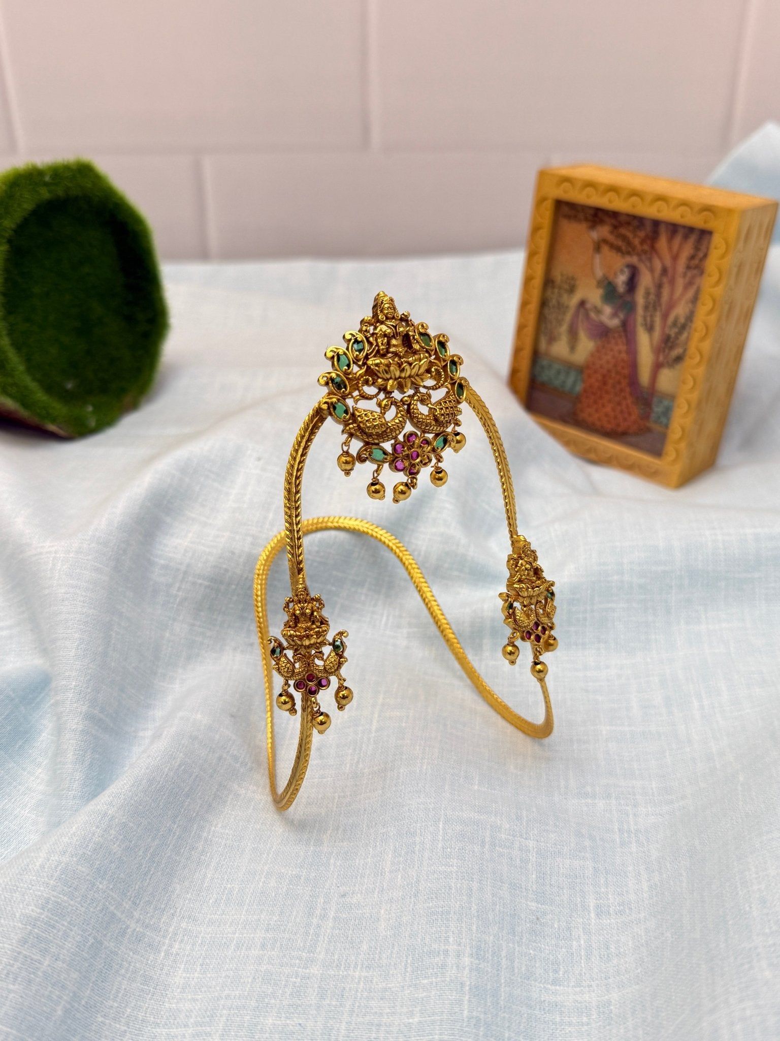 Antique Vanki 4019