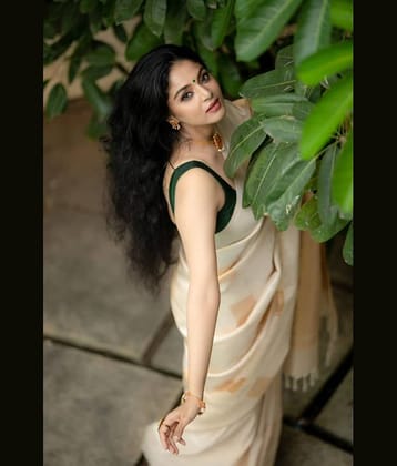 fab woven Art Silk Woven Design Banarasi saree With Unstitched Blouse Piece ( Off White )