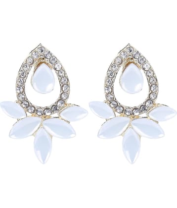 PUJVI - White Stud Earrings ( Pack of 1 )
