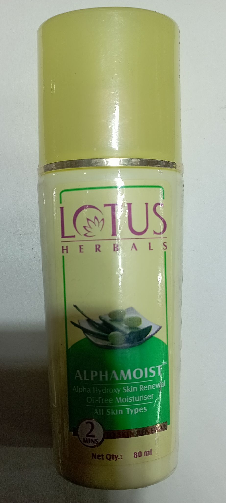 Lotus herbals alphamoist alpha hydroxy skin renewal oil free moisture 80 ml