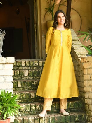 Ananya Chanderi Anarkali Kurta-S / Mustard