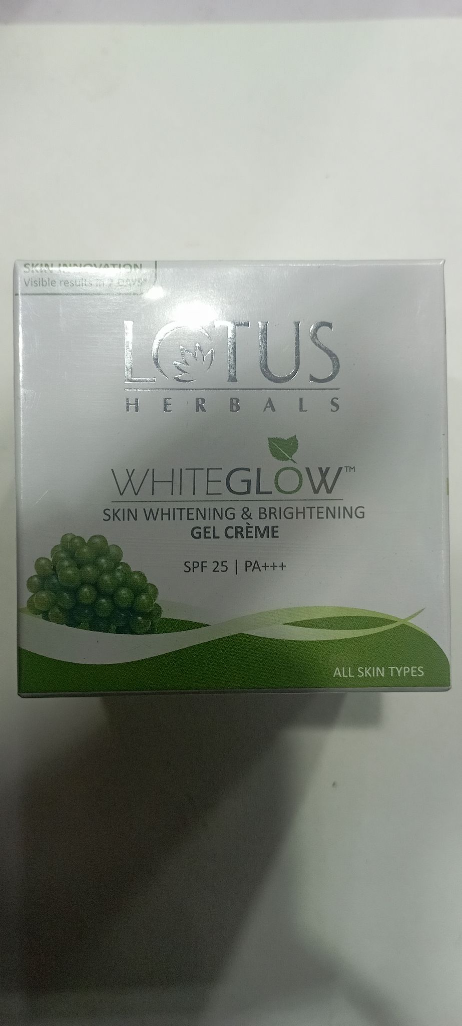 Lotus herbals white glow skin whitening brightening Gel creme spf 25 pa +++ 35g