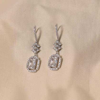Minimal Glow Earrings