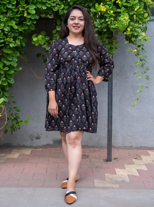 Ragini Black Floral Cotton Knee Length Dress-XS