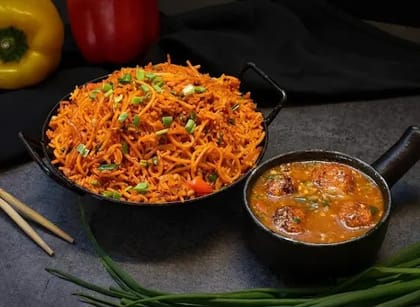 Paneer Hot Dragon Schezwan Noodles With Gravy