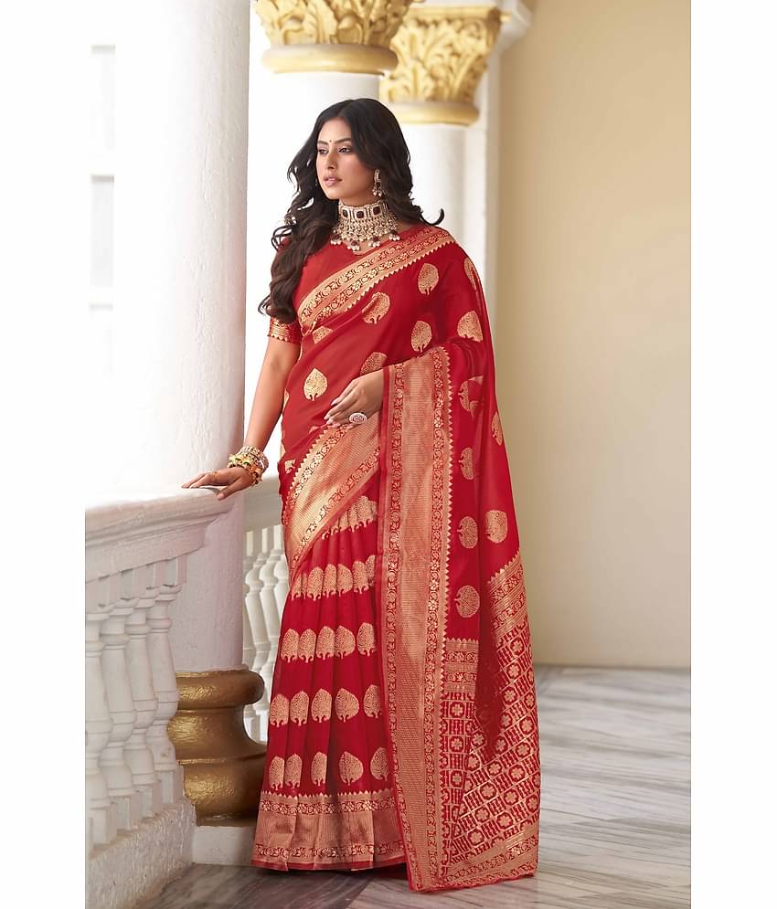 Sariya Jacquard Woven Saree With Unstitched Blouse Piece ( Red )