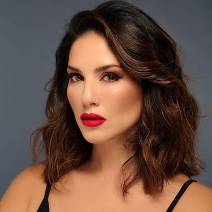 STARSTRUCK BY SUNNY LEONE Face Contour Stick for Women