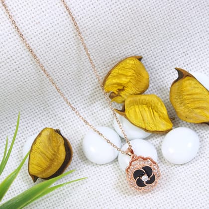 Stainless Steel Gold/Rosegold Plated Floral Spinning Pendent Necklace. SSNK 4304