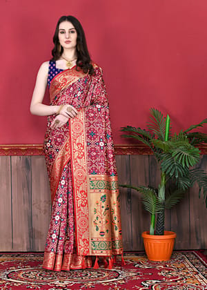 Yavira silk Women's Red Handwoven Silk Blend Saree