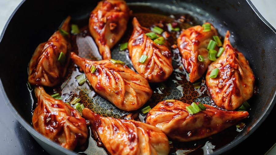 Momos in hot garlic sauce