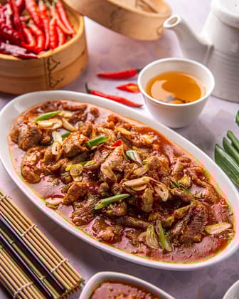 Lamb In Roasted Garlic Sauce