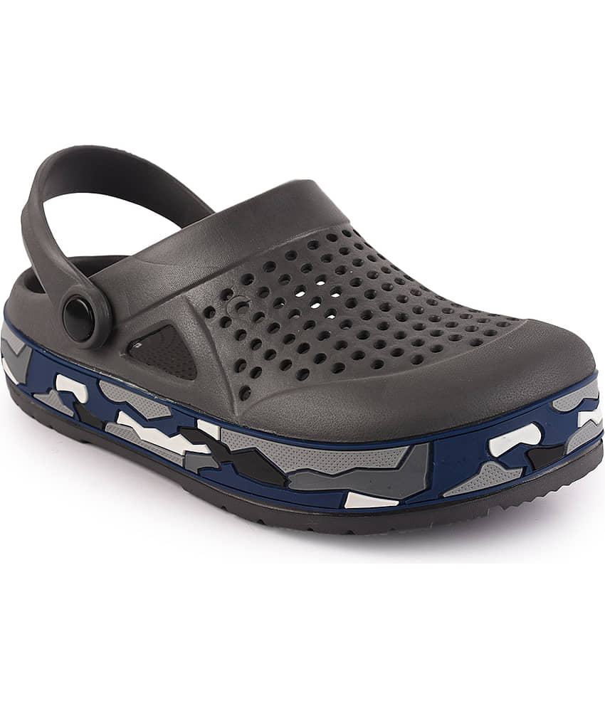 Action - White Men's Clogs