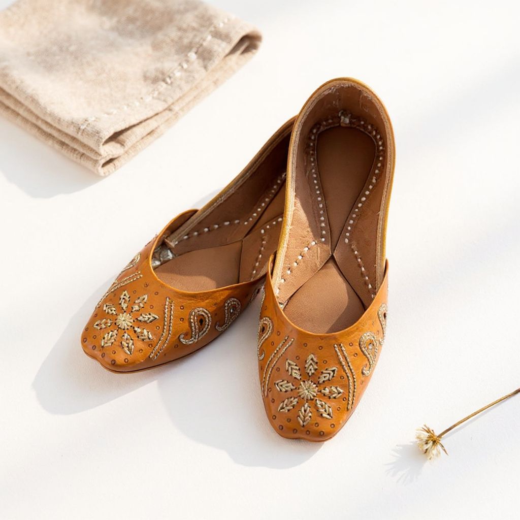 HAND MADE PUNJABI TILLA JUTTI