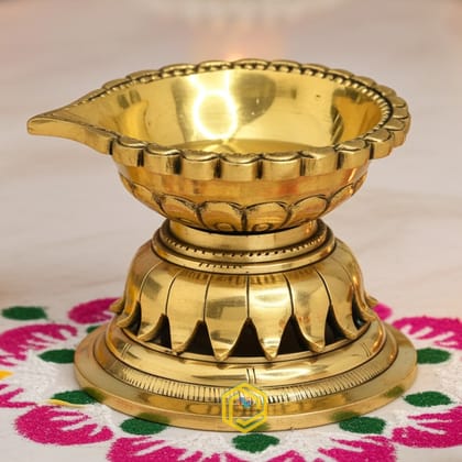 Brass Table Decor Stand Deepak, Oil Lamp  - Compact Brass Diya for Puja Room, Height : 3 Inch (BSMAS1503 F)
