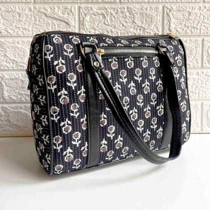 Large Capacity Black Travel Bag