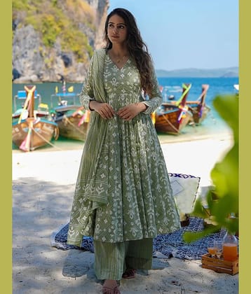 kedar fab Women Rayon Printed Angrakha Kurti With Palazzo ( Mint Green )