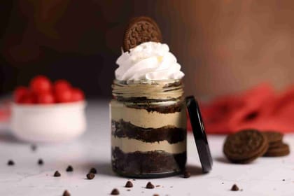 Kk chocolate oreo jar cake