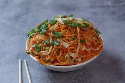 Veg Schezwan Hakka Noodles
