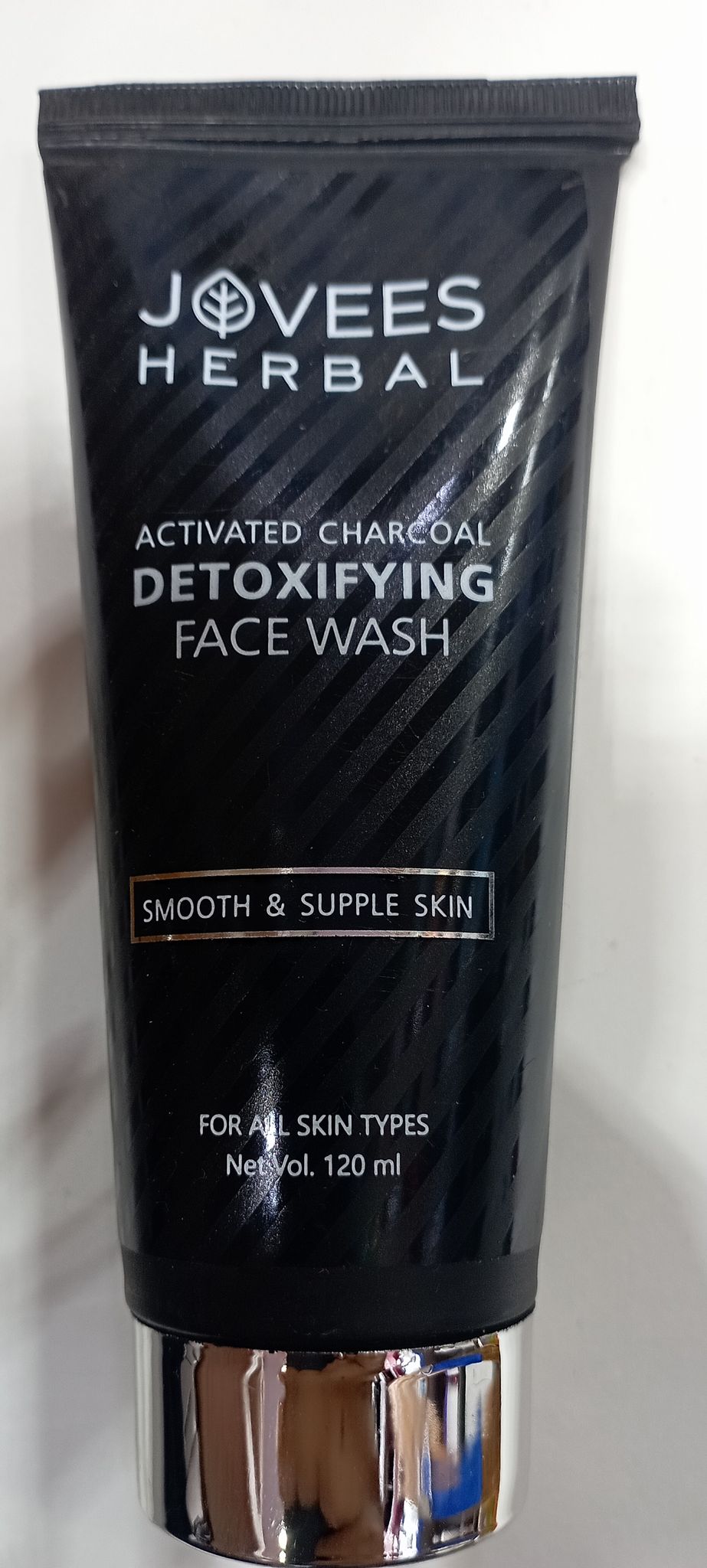 Jovees herbal activated charcoal detoxifying face wash 120 ml