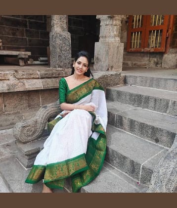 Apnisha Cotton Silk Embellished Saree With Unstitched Blouse Piece ( Green )