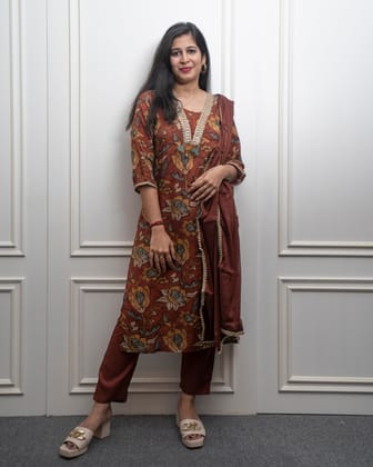 Zari Border Muslin Kurta with Pant & Dupatta-M