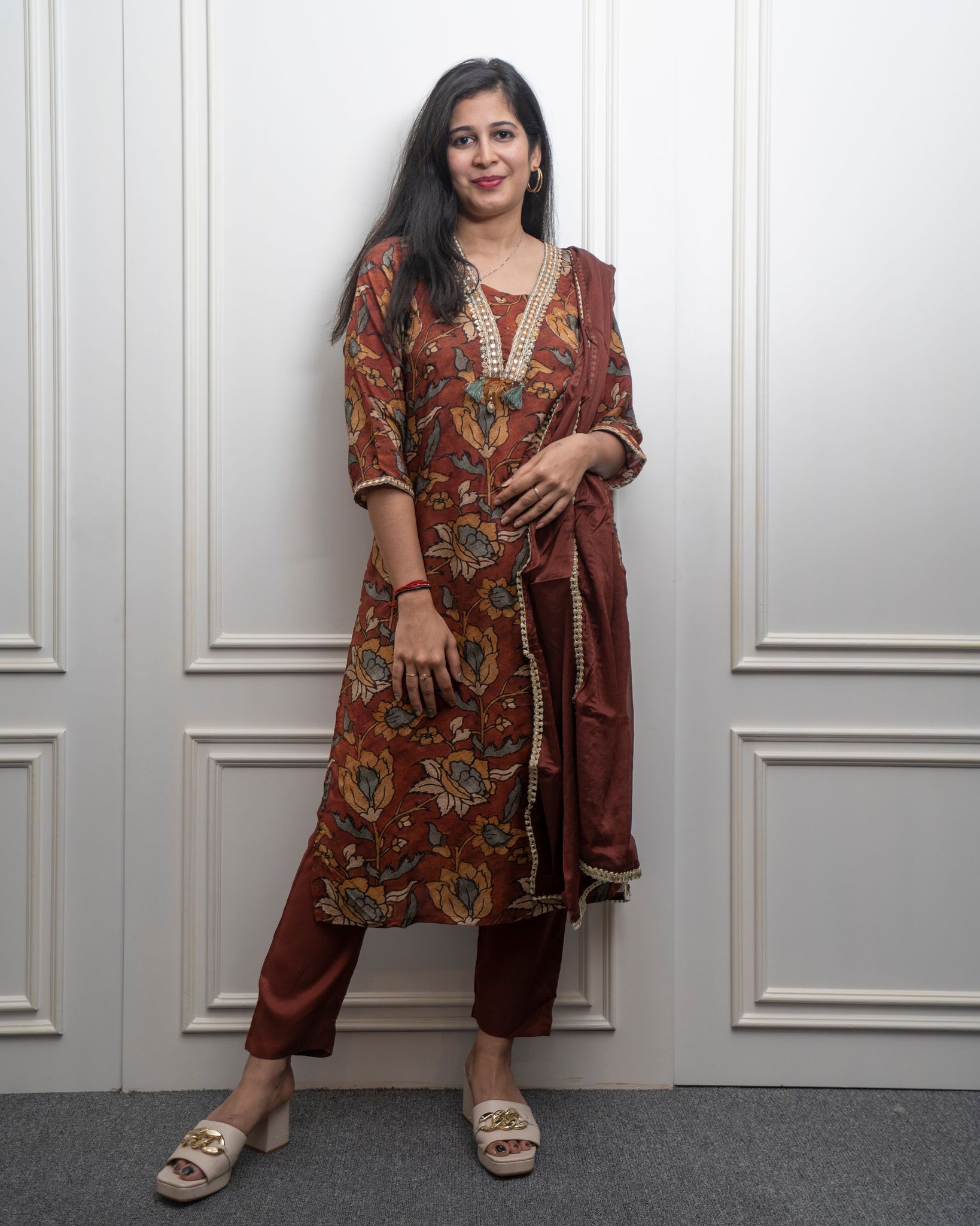 Zari Border Muslin Kurta with Pant & Dupatta-M
