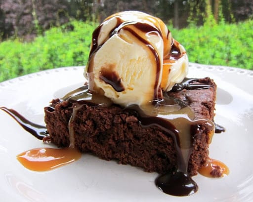 Hot Choco Brownie With Vanilla Ice Cream